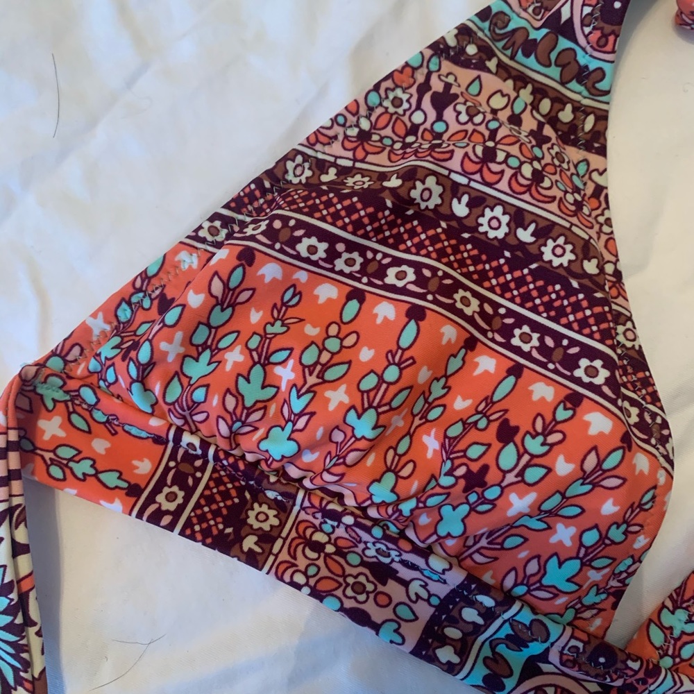 Patterned Triangle Bikini Top - Picture 2 of 4